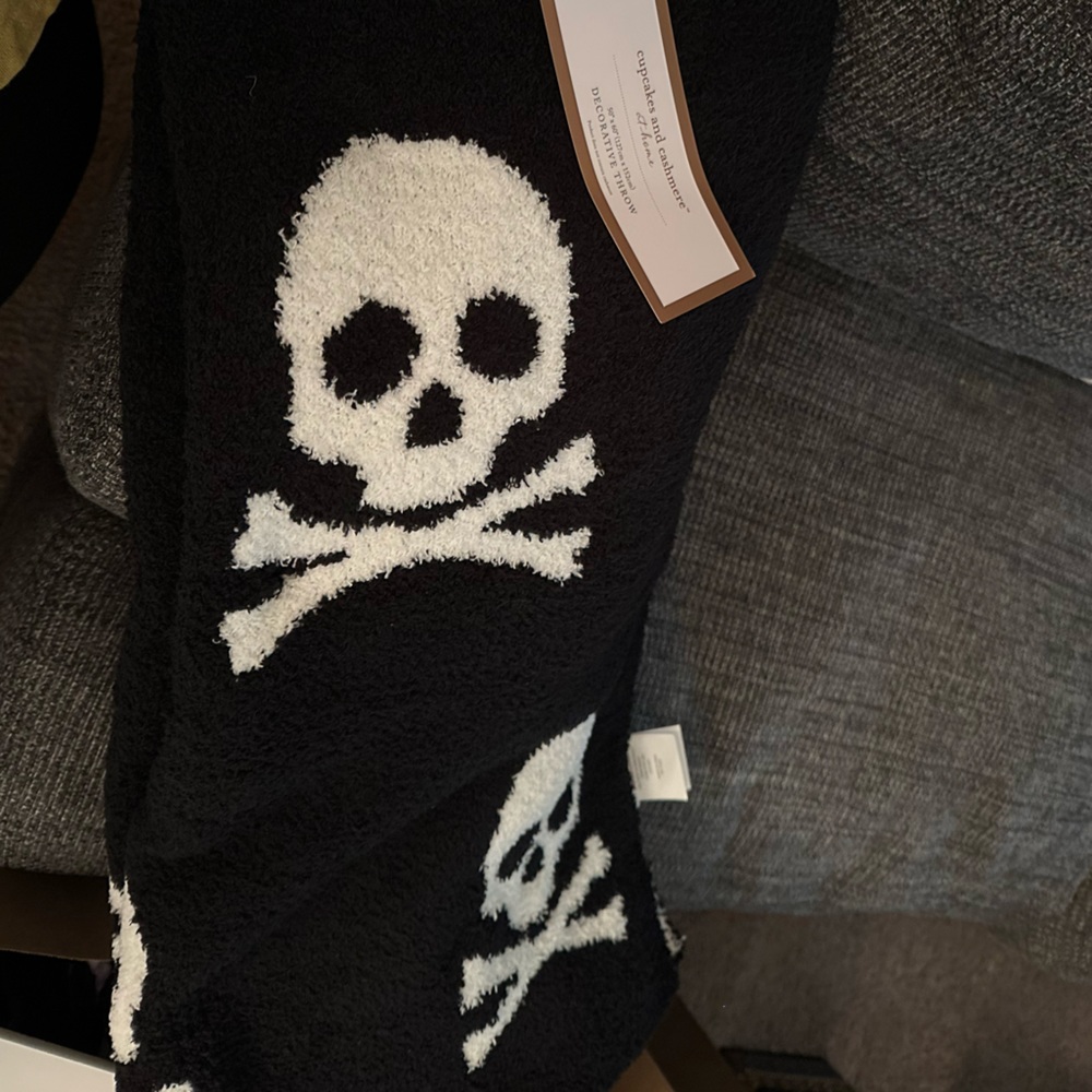 Skulls Throw Blanket